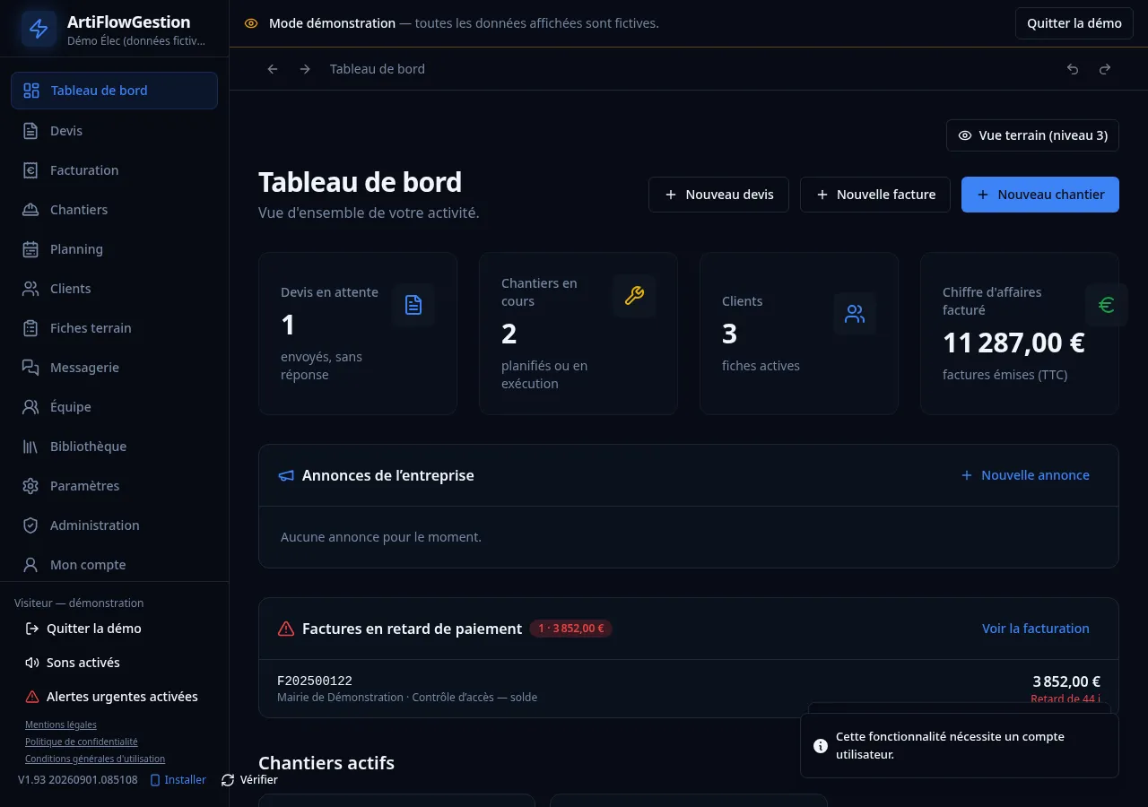 Tableau de bord : devis en attente, chantiers en cours, clients actifs et chiffre d'affaires facturé réunis en un coup d'œil, avec alertes sur les factures en retard.